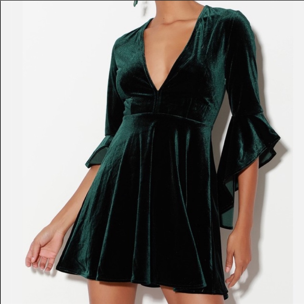 Lulu’s green velvet cocktail dress